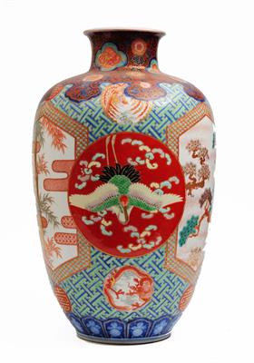 Lot 778 - A Japanese Imari vase