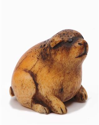 Lot 807 - A Japanese ivory netsuke