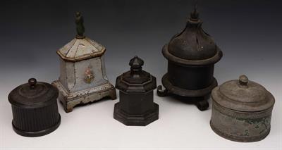 Lot 279 - A tobacco jar