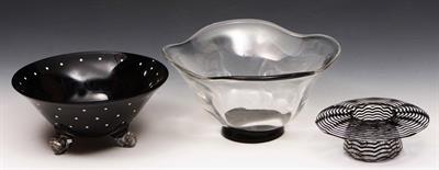 Lot 299 - A posy vase