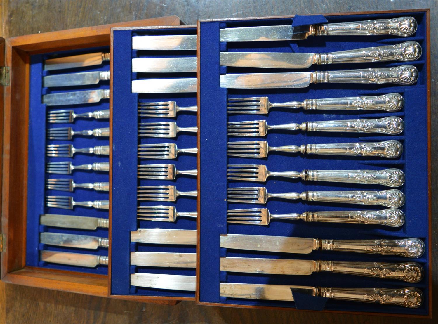 Lot 371 - A set of twelve shell pattern fruit knives and forks