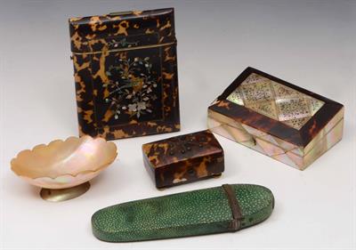 Lot 378 - A Georgian tortoiseshell card case