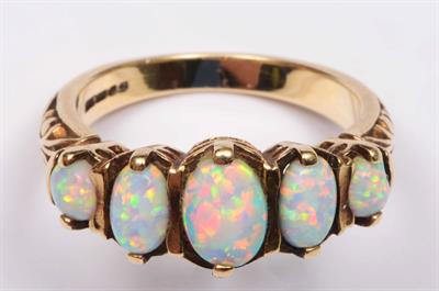 Lot 385 - A 9ct gold ring