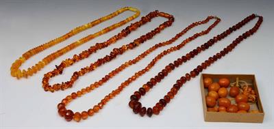 Lot 386 - A collection of loose graduated amber beads