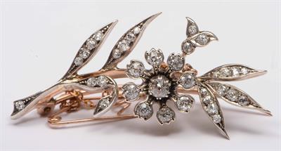 Lot 394 - A ladies brooch