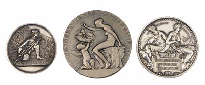 Lot 397 - An 1885 International Inventions Exhibition medallion