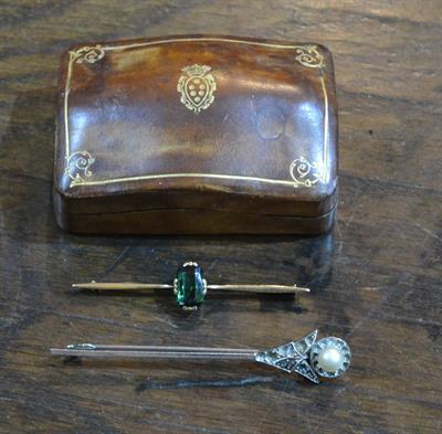 Lot 433 - A bar brooch