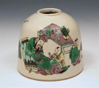 Lot 94 - A CHINESE SAN CAI BEE-HIVE SHAPED WATER POT FAMILLE VERTE BRUSH POT decorated in enamels with a