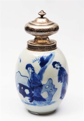 Lot 175 - A SMALL CHINESE BLUE AND WHITE OVOID VASE