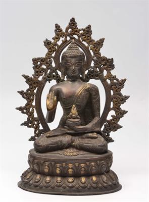 Lot 217 - A SINO-TIBETAN KNEELING BUDDHA with right hand in abhaya mudra and left in dhyana mudra and holding