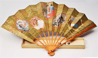 Lot 251 - A RYONOSUKE SHIMOMURA HAND PAINTED FAN in case with original card