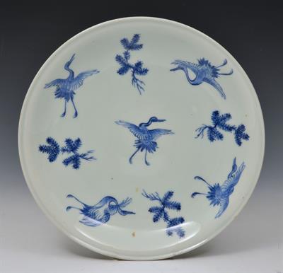 Lot 309 - A JAPANESE BLUE AND WHITE HIRADO DISH decorated with storks