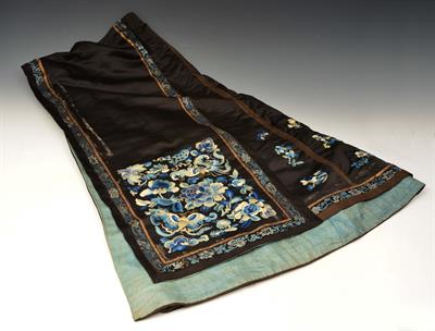 Lot 313 - A CHINESE BLACK GROUND SILK AND EMBROIDERED SKIRT