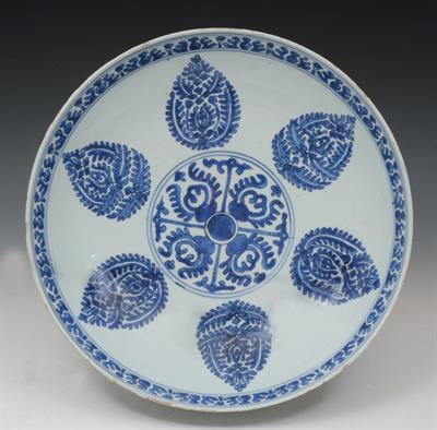 Lot 436 - A CHINESE BLUE AND WHITE PORCELAIN SHALLOW CHARGER with central roundel and palmettes