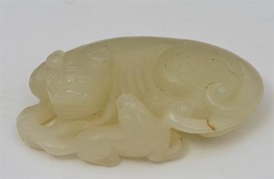 Lot 482 - A CHINESE WHITE JADE PEBBLE carved as a recumbent mythological beast and a cub