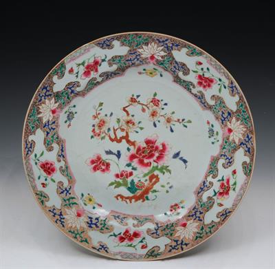 Lot 495 - A CHINESE FAMILLE ROSE CHARGER with central flowering blossom within a brocaded border