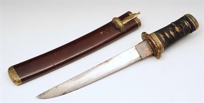 Lot 578 - A JAPANESE LADY'S TANTO in a leather scabbard with Shakudo set handle