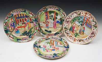 Lot 598 - A SET OF FOUR CHINESE CANTON PLATES