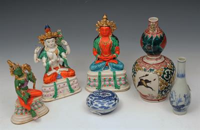 Lot 662 - A SET OF THREE GRADUATED CHINESE/TIBETAN FAMILLE ROSE PORCELAIN BUDDHISTIC FIGURES