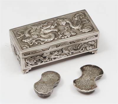 Lot 754 - A CHINESE SILVER BOX in the form of a miniature coffer