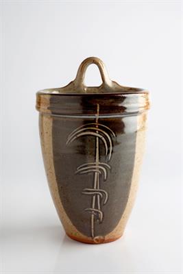 Lot 221 - Winchcombe Pottery