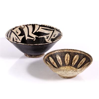 Lot 4 - Pottery bowls