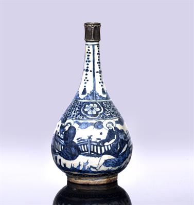 Lot 15 - A Safavid blue and white vase