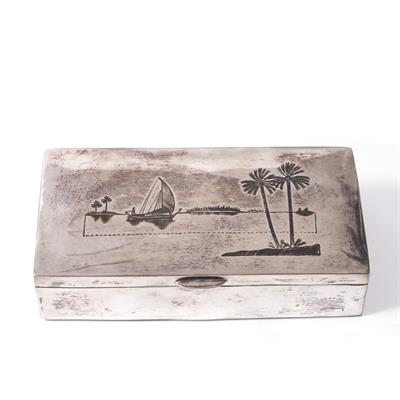 Lot 49 - Decorative box