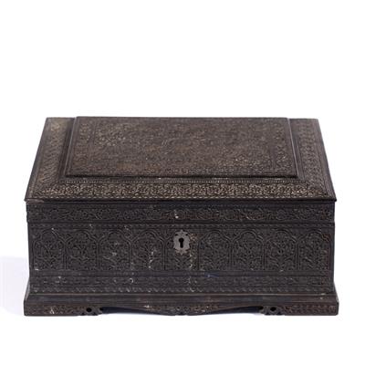 Lot 101 - Ebony carved box