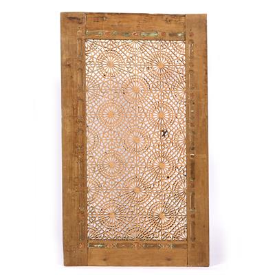 Lot 121 - Jali screen