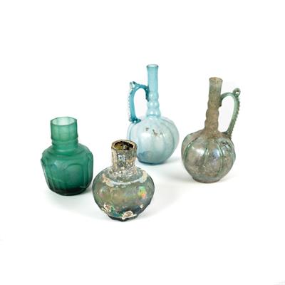 Lot 123 - Four pieces of Islamic glass