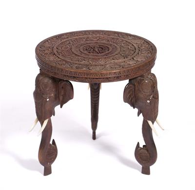 Lot 136 - Circular table