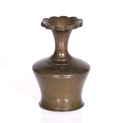 Lot 247 - Ottoman vase