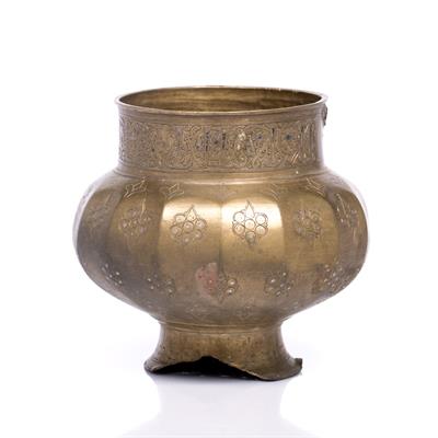 Lot 277 - Islamic vessel