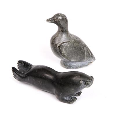 Lot 8 - AN INUIT CARVED SOAPSTONE FIGURE of a sea lion