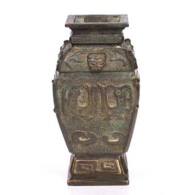 Lot 18 - A CHINESE BRONZE VASE