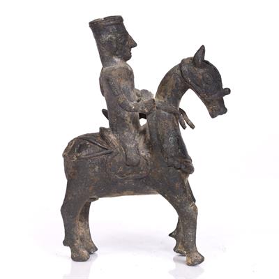Lot 20 - AN ANTIQUE INDIAN BRONZE VOTIVE FIGURE
