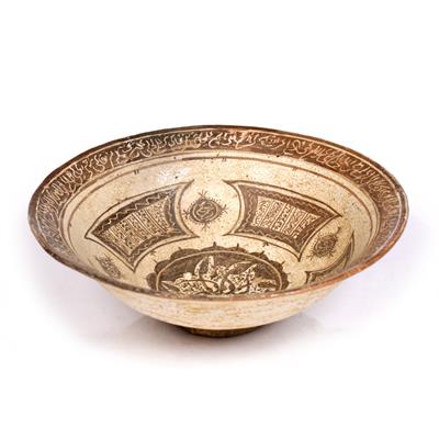 Lot 24 - AN ANTIQUE ISLAMIC KASHAN POTTERY BOWL