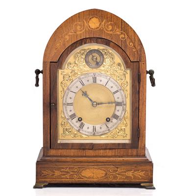 Lot 29 - AN EDWARDIAN ROSEWOOD AND INLAID BRACKET CLOCK