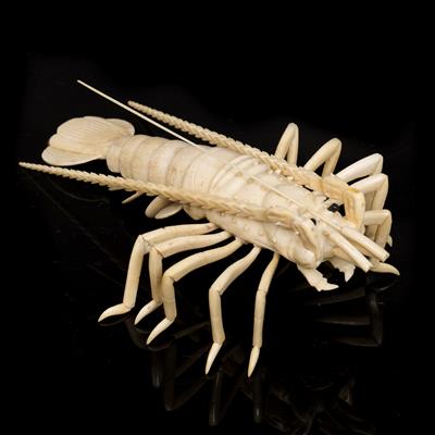 Lot 49 - AN EARLY 20TH CENTURY JAPANESE IVORY MODEL of a crayfish with articulated body and folding legs