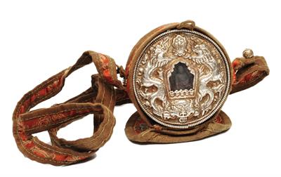 Lot 107 - A TIBETAN WHITE METAL AND COPPER CYLINDRICAL BOX