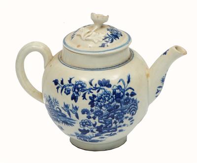 Lot 127 - AN 18TH CENTURY WORCESTER BLUE AND WHITE TEAPOT