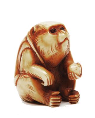 Lot 133 - AN EARLY 20TH CENTURY JAPANESE IVORY NETSUKE