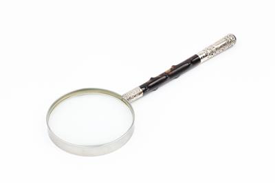 Lot 134 - A 9CT GOLD MOUNTED TORTOISESHELL HANDLED MAGNIFYING GLASS