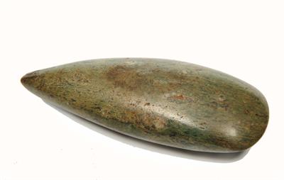 Lot 143 - A NEOLITHIC GREENSTONE HAND AXE