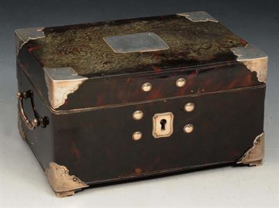 Lot 146 - A LATE 18TH/EARLY 19TH CENTURY CHINESE TORTOISESHELL RECTANGULAR CASKET
