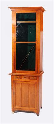 Lot 164 - A LATE VICTORIAN OAK GUN CABINET IN TWO PARTS
