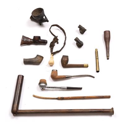 Lot 327 - A XHOSA WOMAN'S WOODEN PIPE