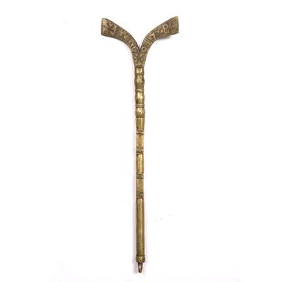Lot 336 - A CAMEROON/GABON BRONZE SCEPTRE with engraved format decoration