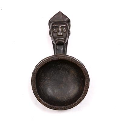 Lot 338 - A MAMBELE (CAMEROON) WOODEN LADLE
